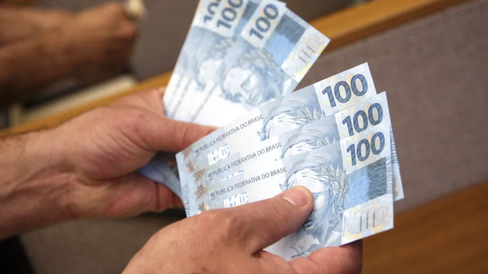 Concessões de crédito para famílias crescem 12,9% em 2024, mostra BC
