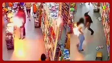 Celular explode no bolso de mulher que fazia compras; vídeo