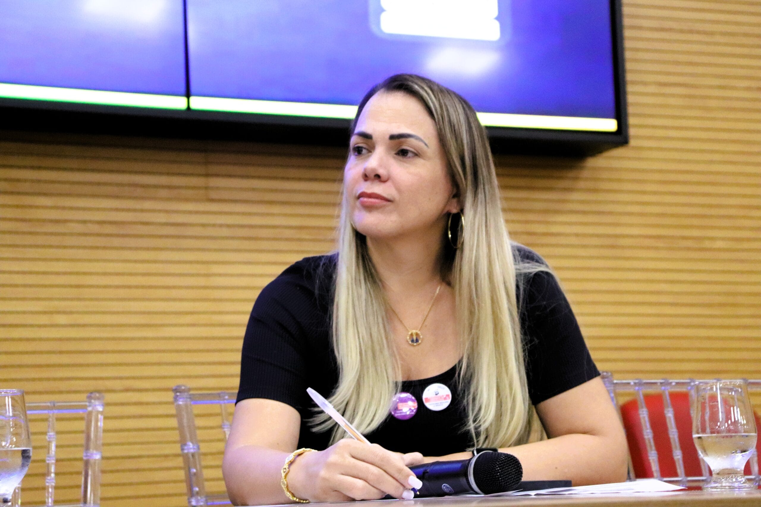 Sessão Solene reconhece atuação no combate ao racismo, por iniciativa da deputada Cláudia de Jesus