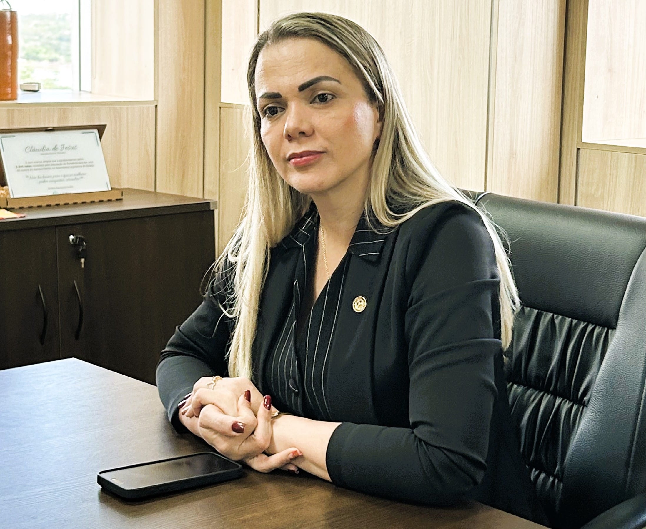 Deputada Cláudia de Jesus solicita fiscalização em farmácias e depósitos de medicamentos em Rondônia