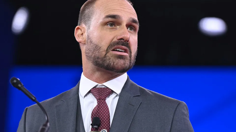 Eduardo Bolsonaro muda tom e celebra diálogo político entre Trump e Lula