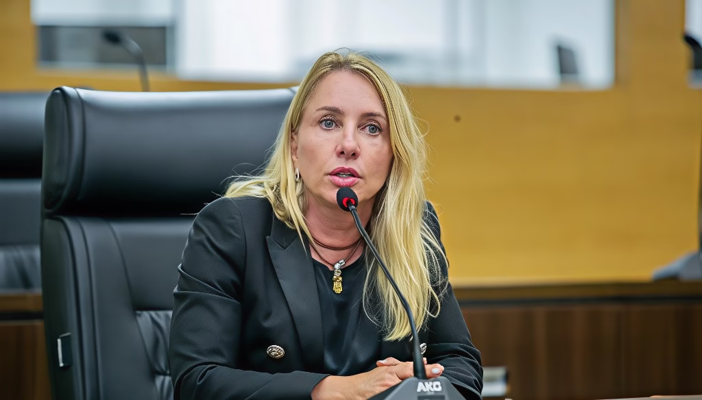 Deputada de Rondônia Ieda Chaves obtém aprovação de lei que reconhece tutores voluntários e protege animais