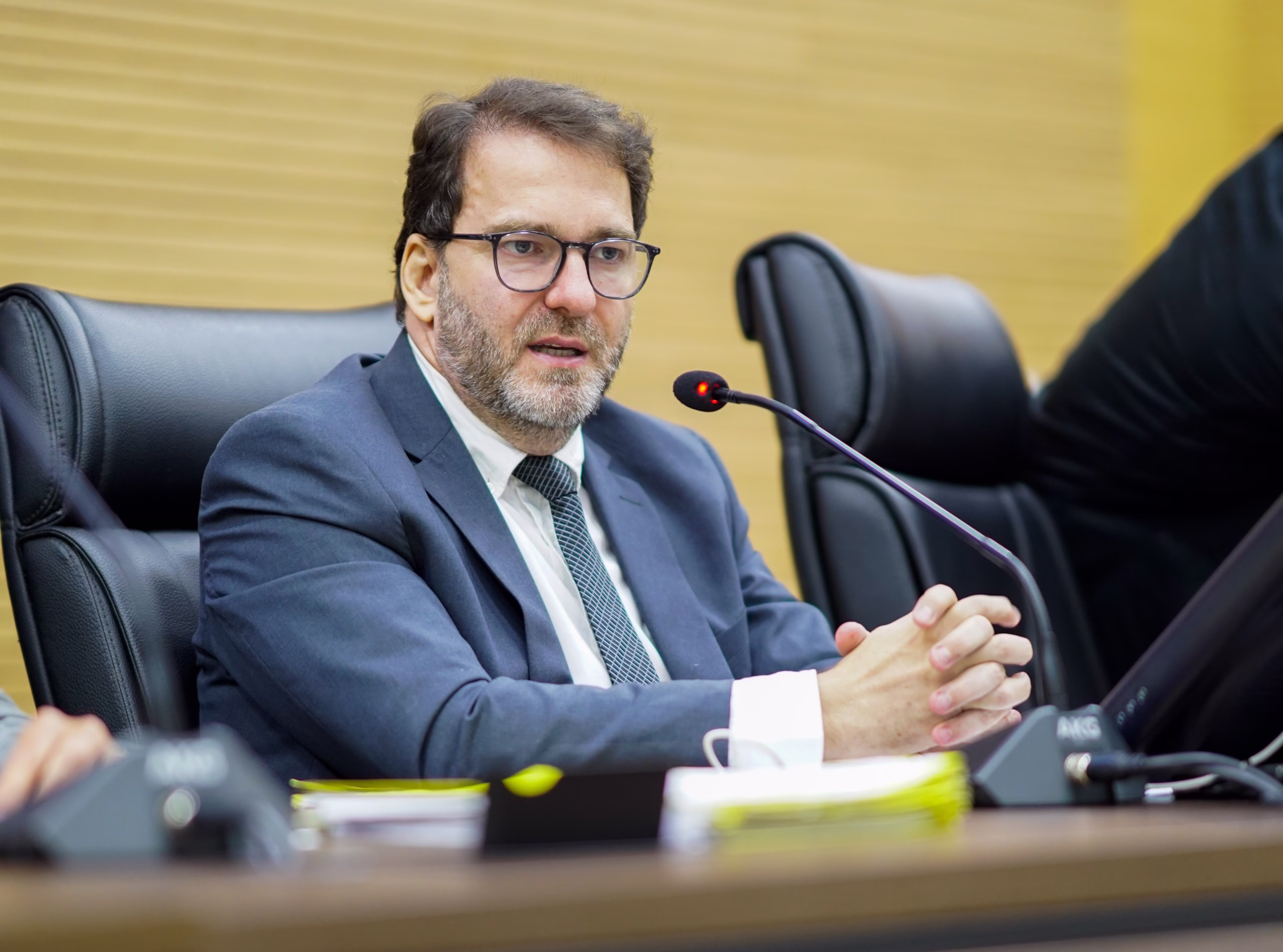 Deputado Alex Redano cobra manutenção urgente do ar condicionado no Hospital João Paulo II