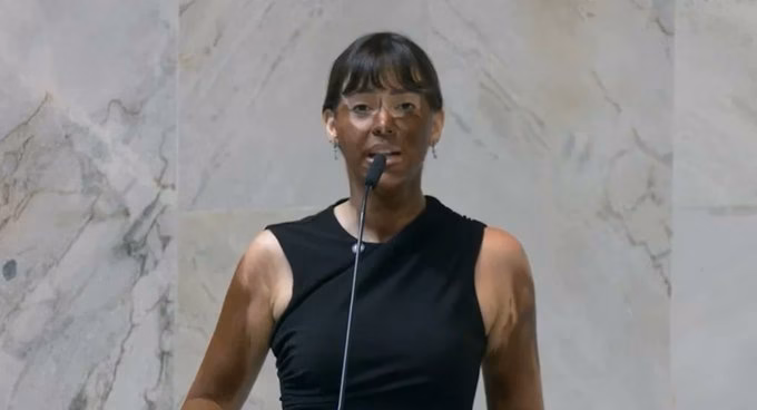 Deputada do PL faz 'blackface' durante discurso contra mulheres trans no plenário da Alesp