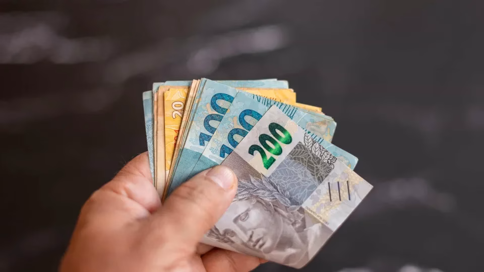 Bancos vão recorrer da suspensão do consignado do INSS