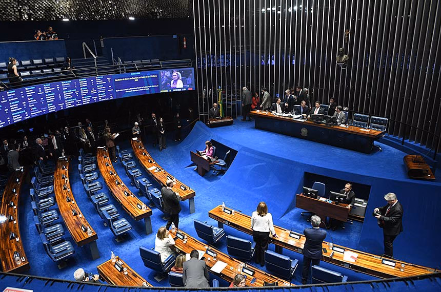 Senado pode votar na quarta aumento de penas para crimes contra professores e médicos
