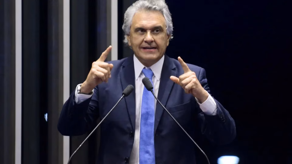 Caiado sobre Flávio em convenção do PL: Desceu a um nível rasteiro de agressão