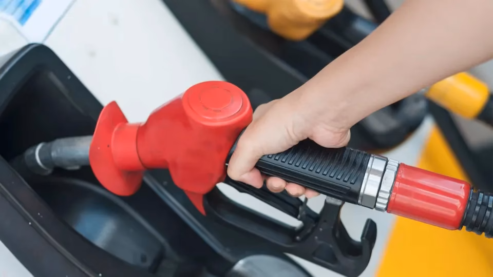 Governo vai adiar retirada do subsídio da gasolina, diz ministro
