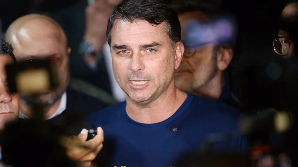 Genial/Quaest: maioria dos brasileiros vê responsabilidade de Flávio Bolsonaro no novo tarifaço