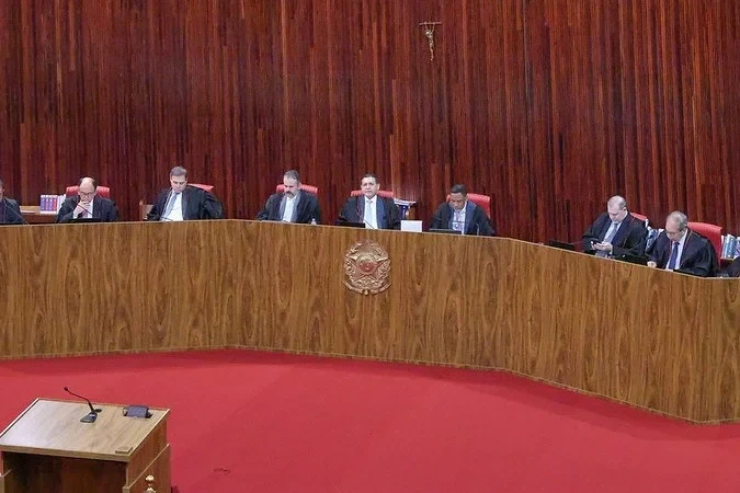 Impasse no TSE: Fundo Eleitoral de R$ 4,9 bilhões está bloqueado