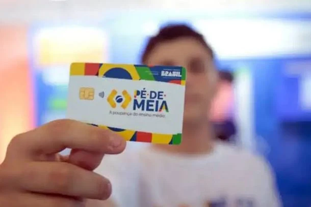 Pé-de-Meia começa a pagar hoje (24); veja quem tem direito ao benefício