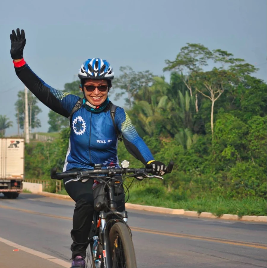 Ciclista morre atropelada na BR-319 e caminhoneiro é preso horas depois