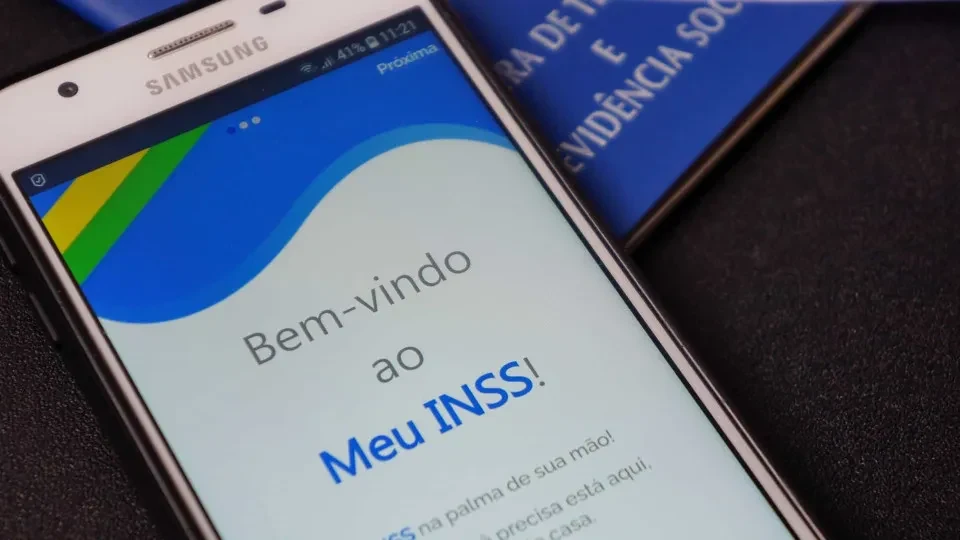 INSS alerta! 3 atitudes que cortam o salário de aposentados em 2026