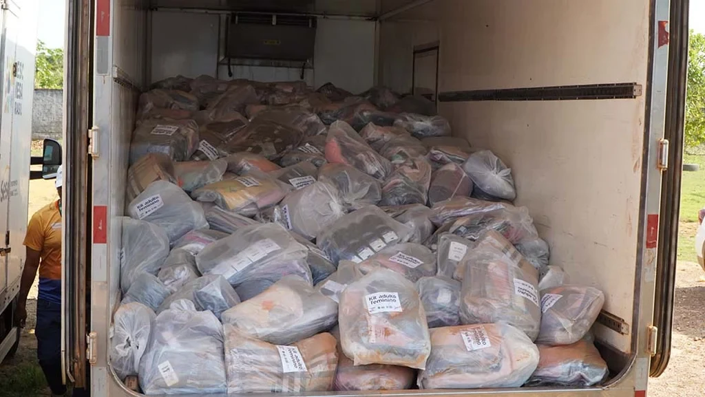 Ação conjunta garante a entrega de mais de 1.500 kits de roupas novas a famílias de Porto Velho