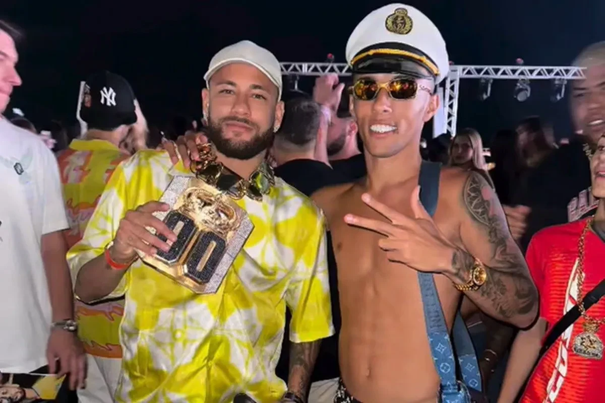 Colar de R$ 2 milhões dado a Neymar ajuda a polícia a chegar a rede suspeita de receptação de joias