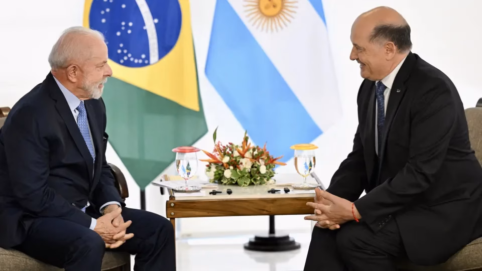 Itamaraty dispensa embaixador da Argentina no Brasil e rebaixa relação com país vizinho