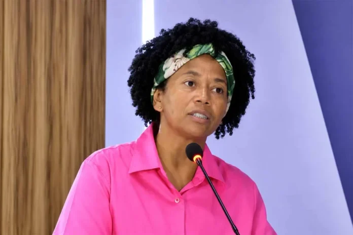 Sílvia Cristina destaca atuação na saúde, defende novos hospitais e leva infraestrutura, mulheres e produção ao debate