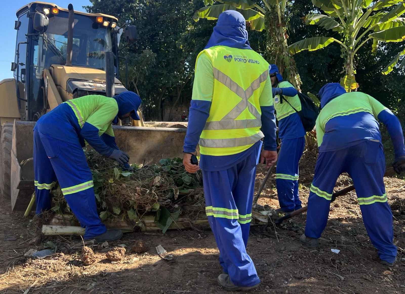 Oito equipes atuam em três mutirões de limpeza ao mesmo tempo em Porto Velho