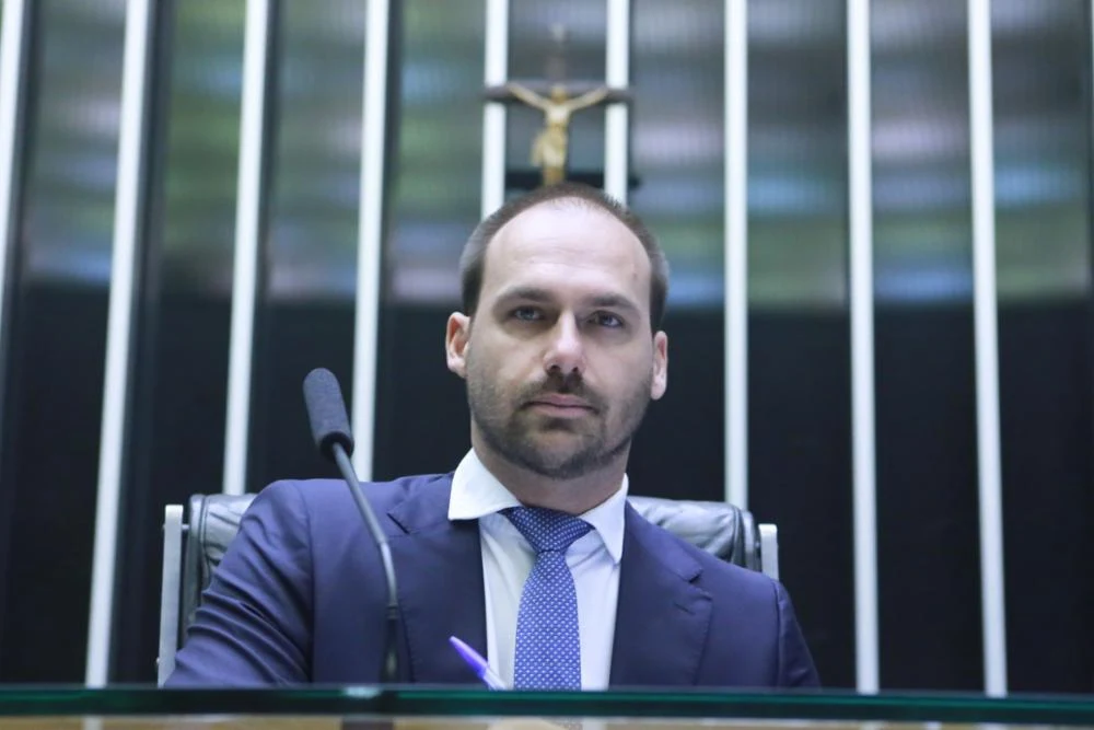 Ministério da Justiça demite Eduardo Bolsonaro por abandono de cargo