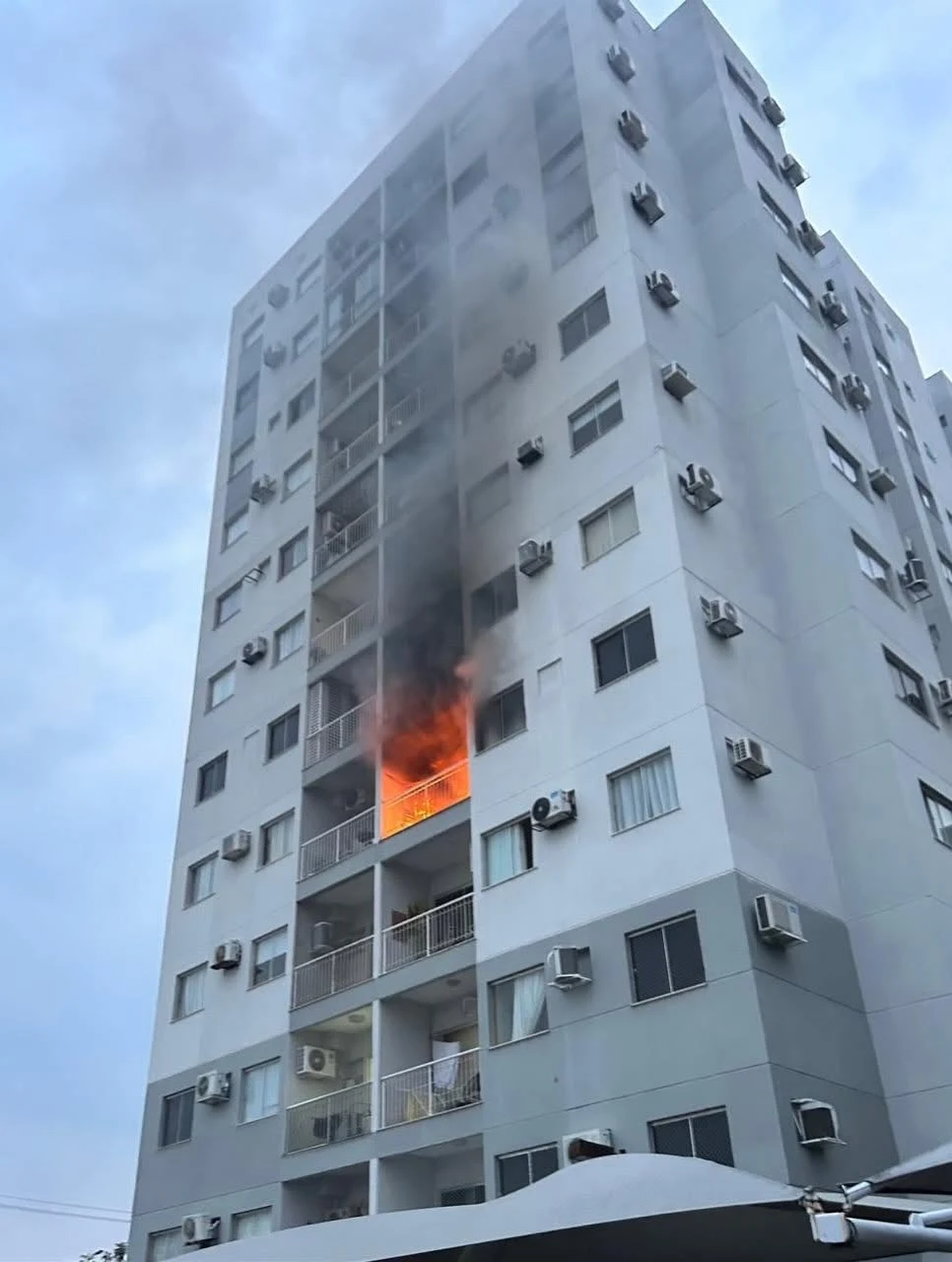 PM  agradece apoio de moradores e funcionários durante incêndio em condomínio de Porto Velho