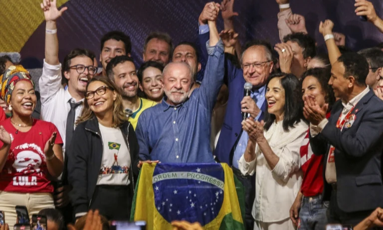 Reeleito, Lula poderá indicar mais quatro ministros para o STF; entenda